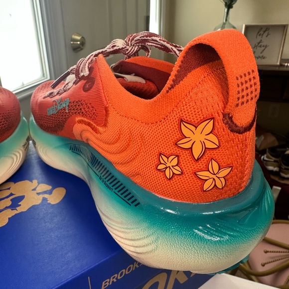Brooks RunDisney Moana Running Shoes Women Size 8 Adrenaline GTS 25 Limited NIB - Picture 11 of 16